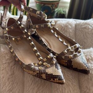 PYTHON 🐍 Valentino Garavani Rockstud flats